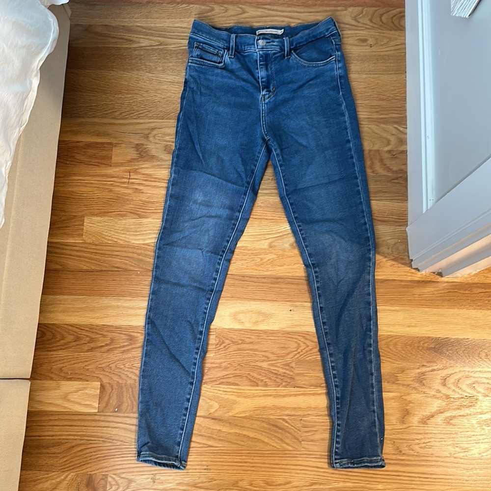 Levi high rise super skinny size 26.